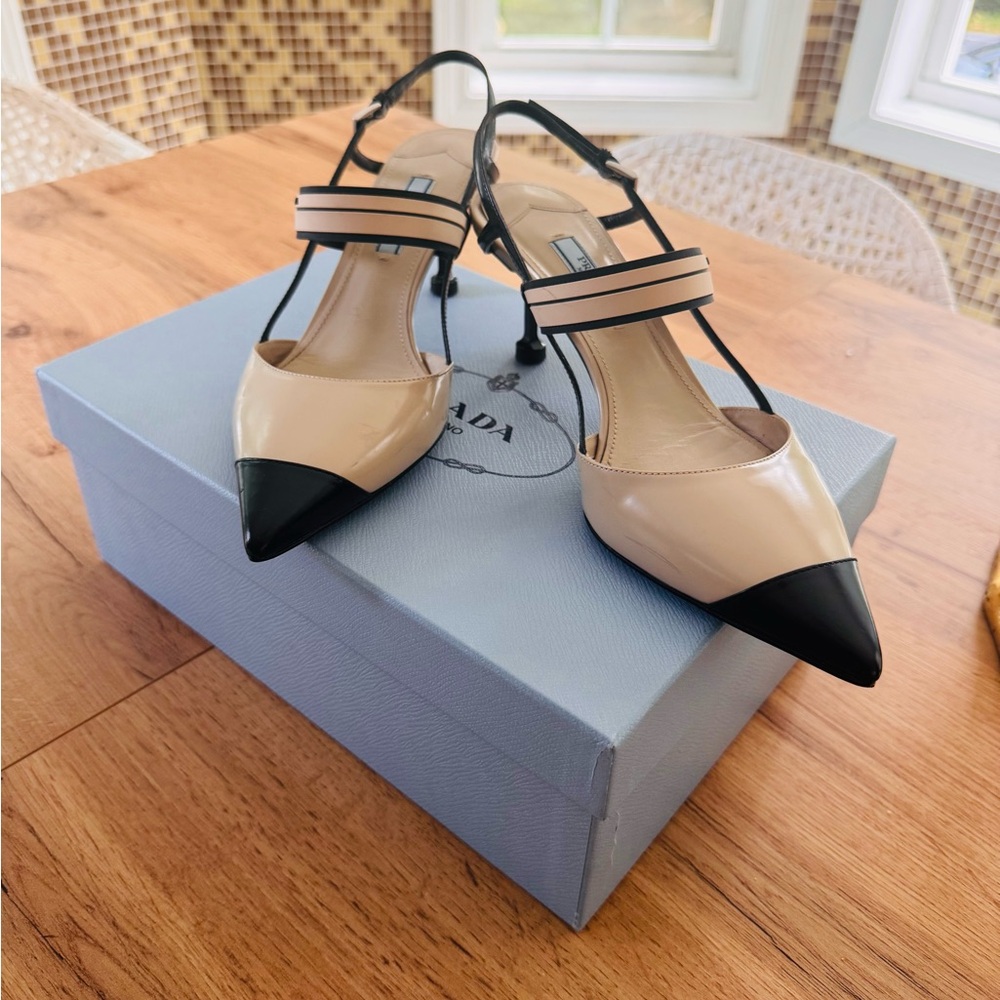 Prada Cream and Black Heels with Sophisticated Design